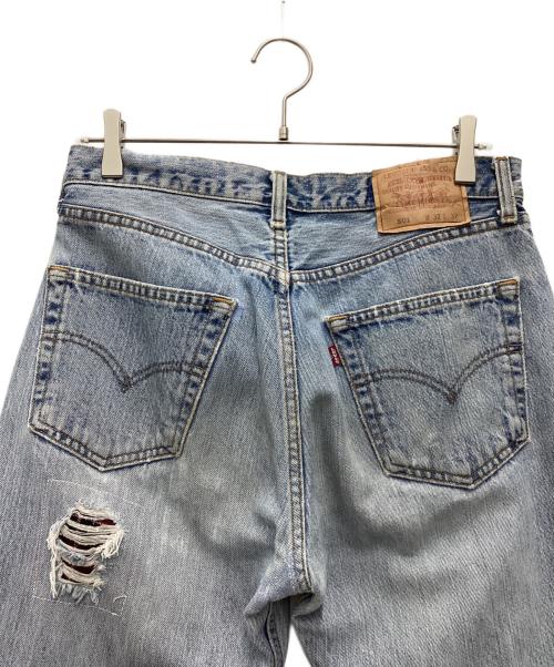 LEVI'S（リーバイス）LEVI'S (リーバイス) ダメージデニムパンツ トップボタン裏216 カナダ製 501 スカイブルー サイズ:SIZE 81cm (W32)の古着・服飾アイテム