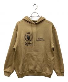 BALENCIAGA（バレンシアガ）の古着「WFPS World Food Programme （WFPロゴプリントプルオーバースウェットパーカー）」｜ベージュ