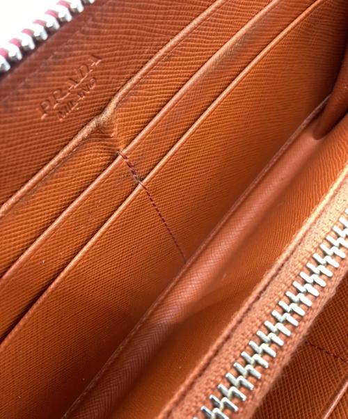 PRADA（プラダ）PRADA (プラダ) ラウンドファスナー財布 レッド×オレンジの古着・服飾アイテム
