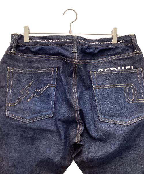 SEQUEL（シークエル）SEQUEL (シークエル) FRAGMENTS (フラグメント) デニムパンツ 24AW インディゴ サイズ:SIZE Lの古着・服飾アイテム
