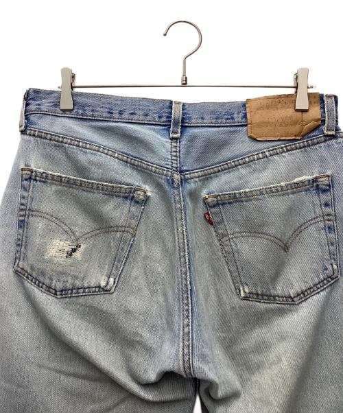 LEVI'S（リーバイス）LEVI'S (リーバイス)  推定80-90’s ダメージ加工デニムパンツ 501xx  トップボタン裏553  スカイブルー サイズ:SIZE 86cm (W34)の古着・服飾アイテム