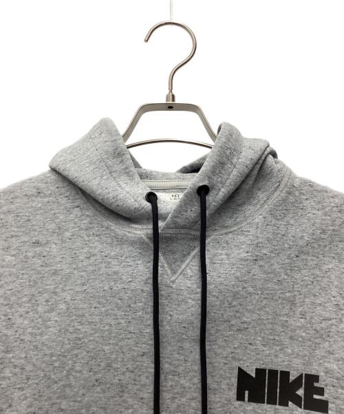 NIKE（ナイキ）NIKE (ナイキ) sacai (サカイ) プルオーバーパーカー 20AW グレー×ホワイト サイズ:SIZE Lの古着・服飾アイテム