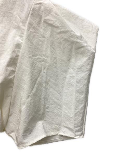 RIM.ARK（リムアーク）RIM.ARK (リムアーク) Volume sleeve v-neck SH タグ付 ホワイト サイズ:SIZE Freeの古着・服飾アイテム