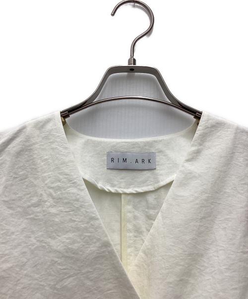 RIM.ARK（リムアーク）RIM.ARK (リムアーク) Volume sleeve v-neck SH タグ付 ホワイト サイズ:SIZE Freeの古着・服飾アイテム