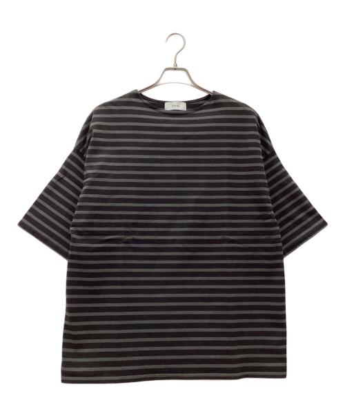 MARKA（マーカ）MARKA (マーカ) 半袖カットソー オーガニックコットン30/1引き揃えBD天竺ボーダー グレー×ブラック サイズ:SIZE Mの古着・服飾アイテム