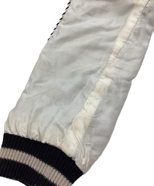 東洋エンタープライズ（トウヨウエンタープライズ）東洋エンタープライズ (トウヨウエンタープライズ) AVIREX (アヴィレックス) SUKA JACKET 50th JAPAN MAP グリーン×ブラック サイズ:SIZE Mの古着・服飾アイテム