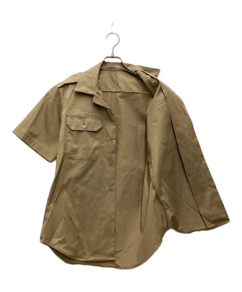 US ARMY（ユーエスアーミー）US ARMY (ユーエスアーミー) 半袖サテンシャツ ベージュ サイズ:SIZE Mの古着・服飾アイテム