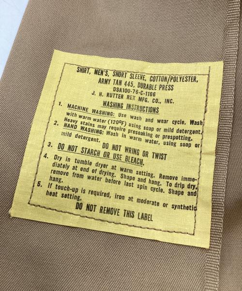 US ARMY（ユーエスアーミー）US ARMY (ユーエスアーミー) 半袖サテンシャツ ベージュ サイズ:SIZE Mの古着・服飾アイテム