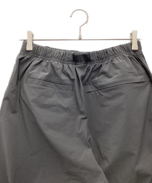 GRAMICCI（グラミチ）GRAMICCI (グラミチ) 4WAYストレッチパンツ グレー サイズ:SIZE Mの古着・服飾アイテム