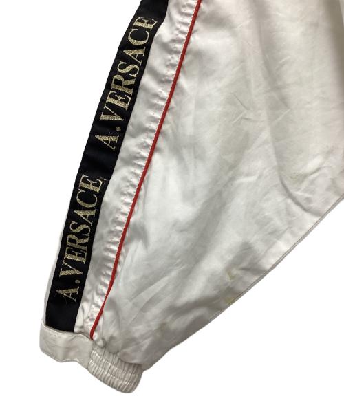 VERSACE（ヴェルサーチェ）VERSACE (ヴェルサーチェ) ナイロンジャケット 年数判定不明 ホワイト サイズ:SIZE Mの古着・服飾アイテム