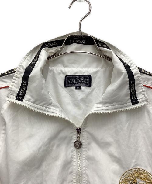 VERSACE（ヴェルサーチェ）VERSACE (ヴェルサーチェ) ナイロンジャケット 年数判定不明 ホワイト サイズ:SIZE Mの古着・服飾アイテム