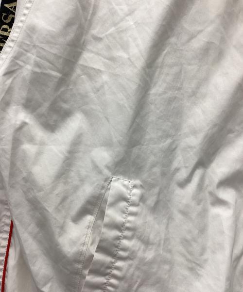 VERSACE（ヴェルサーチェ）VERSACE (ヴェルサーチェ) ナイロンジャケット 年数判定不明 ホワイト サイズ:SIZE Mの古着・服飾アイテム