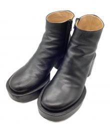 MM6 Maison Margiela（エムエムシックスメゾンマルジェラ）の古着「レザーアンクルブーツ 	SAFFIANO LEATHER ANKLE BOOTS WITH PLATEAU 8CM BLACK」｜ブラック
