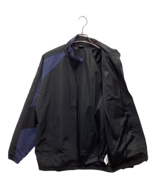 UMBRO（アンブロ）UMBRO (アンブロ) THE THIRD ウィンドジャケット ネイビー×ブラック サイズ:SIZE L 未使用品の古着・服飾アイテム