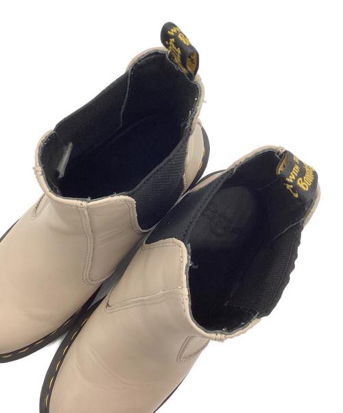 Dr.Martens（ドクターマーチン）Dr.Martens (ドクターマーチン) サイドゴアブーツ ベージュ サイズ:SIZE US7の古着・服飾アイテム