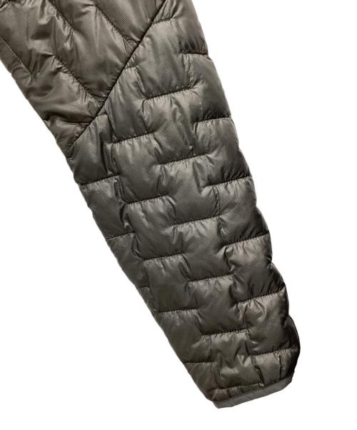 Patagonia（パタゴニア）Patagonia (パタゴニア) マイクロパフフーディ 中綿ジャケット グレー サイズ:SIZE M 未使用品の古着・服飾アイテム