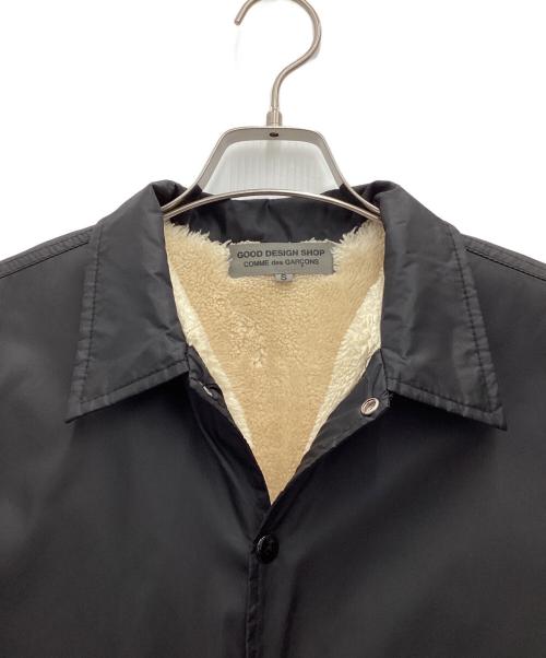 GOOD DESIGN SHOP COMME des GARCONS（グッドデザインショップ コムデギャルソン）GOOD DESIGN SHOP COMME des GARCONS (グッドデザインショップ コムデギャルソン) 裏ボアコーチジャケット ブラック サイズ:SIZE Sの古着・服飾アイテム