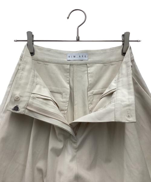 RIM.ARK（リムアーク）RIM.ARK (リムアーク) W tuck wide slacks スラックス アイボリー サイズ:SIZE 36の古着・服飾アイテム