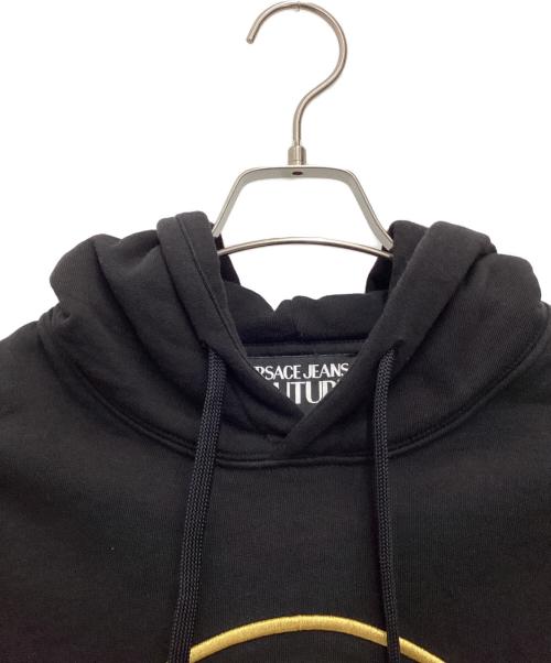 VERSACE JEANS COUTURE（ヴェルサーチ ジーンズクチュール）VERSACE JEANS COUTURE (ヴェルサーチ ジーンズクチュール) パーカー ブラック サイズ:SIZE Sの古着・服飾アイテム
