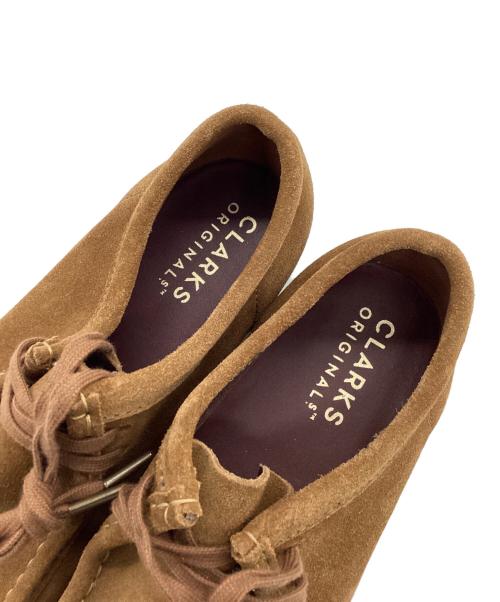 CLARKS ORIGINALS（クラークス オリジナルズ）Clarks Originals (クラークス オリジナルズ) ワラビー モカシンシューズ ブラウン サイズ:SIZE 24.5cmの古着・服飾アイテム