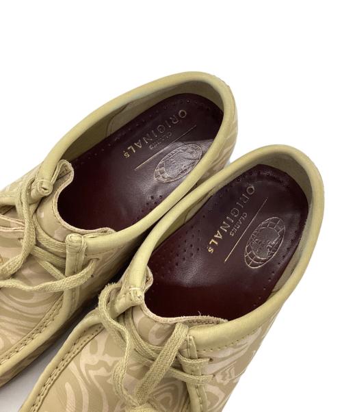 CLARKS（クラークス）CLARKS (クラークス) Wu Wear Wu Tang Clan (ウーウェアー ウータンクラン) ワラビーシューズ ベージュ サイズ:SIZE 27cmの古着・服飾アイテム