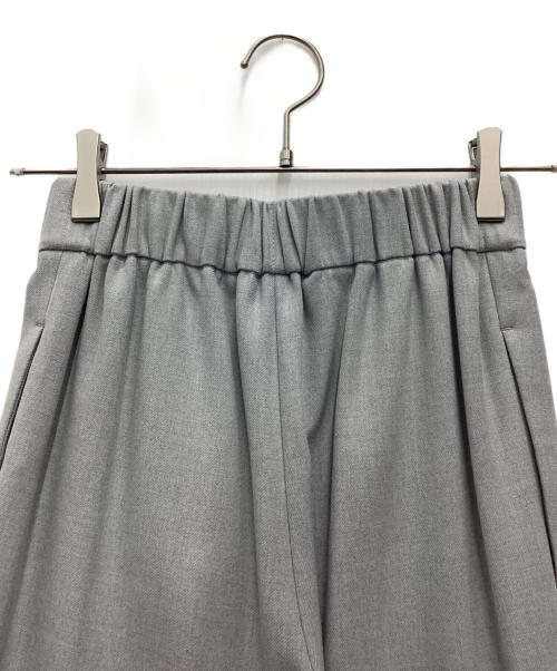 YORI（ヨリ）yori (ヨリ) テーパードパンツ グレー サイズ:SIZE 34の古着・服飾アイテム