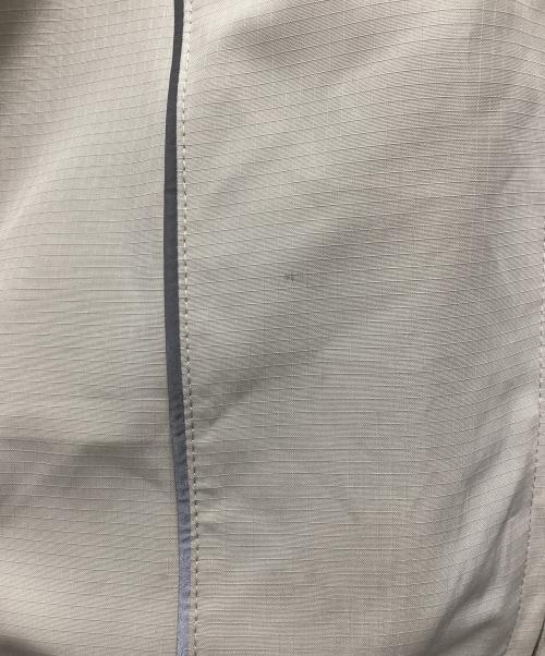 UMBRO（アンブロ）UMBRO (アンブロ) 9090 (9090) Gradation Nylon Hooded Jacket ベージュ×グレー サイズ:SIZE Lの古着・服飾アイテム