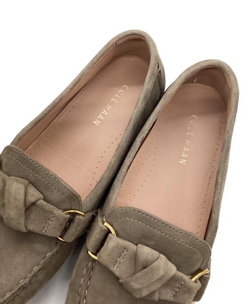 COLE HAAN（コールハーン）COLE HAAN (コールハーン) モカシンシューズ エミー ノット ドライバー ベージュ サイズ:SIZE 23.5cmの古着・服飾アイテム
