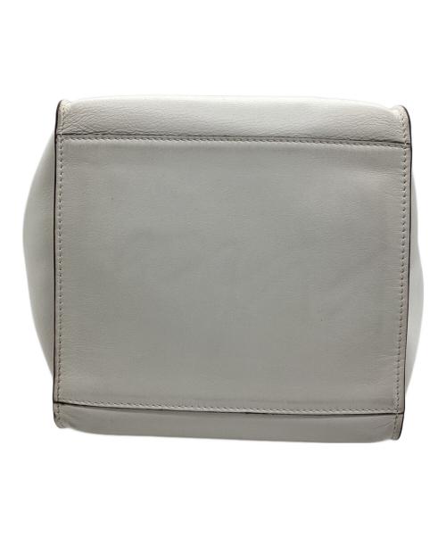 J&M DAVIDSON（ジェイ＆エム デヴィッドソン）J&M DAVIDSON (ジェイ＆エム デヴィッドソン) BELLE MINI WITH STUDS ハンドバッグ ホワイトの古着・服飾アイテム
