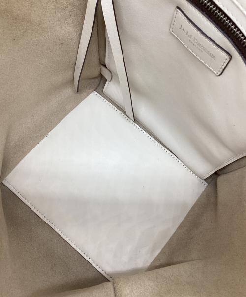 J&M DAVIDSON（ジェイ＆エム デヴィッドソン）J&M DAVIDSON (ジェイ＆エム デヴィッドソン) BELLE MINI WITH STUDS ハンドバッグ ホワイトの古着・服飾アイテム