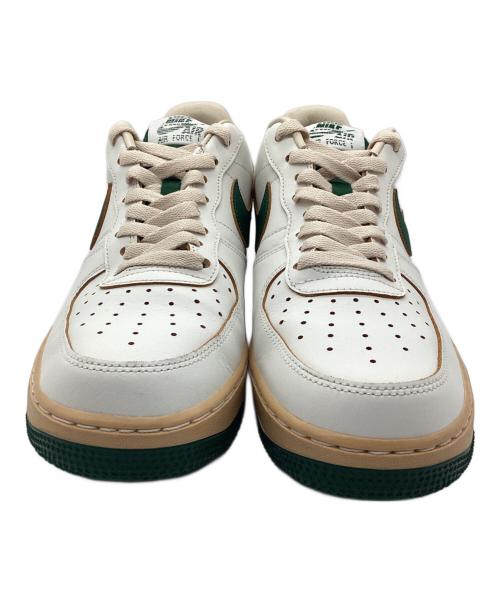 NIKE（ナイキ）NIKE (ナイキ) ローカットスニーカー AIR FORCE 1 '07 LV8 SAIL/GORGE GREEN-SESAME-PEARL WHITE ホワイト サイズ:SIZE 27cmの古着・服飾アイテム