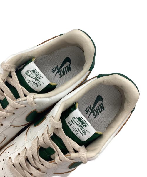 NIKE（ナイキ）NIKE (ナイキ) ローカットスニーカー AIR FORCE 1 '07 LV8 SAIL/GORGE GREEN-SESAME-PEARL WHITE ホワイト サイズ:SIZE 27cmの古着・服飾アイテム