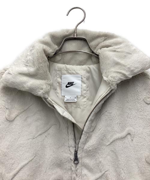 NIKE（ナイキ）NIKE (ナイキ) フェイクファージャケット ホワイト サイズ:SIZE Sの古着・服飾アイテム