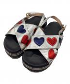 GUCCIグッチ）の古着「厚底サンダル メタリックハート」｜ブラック×シルバー