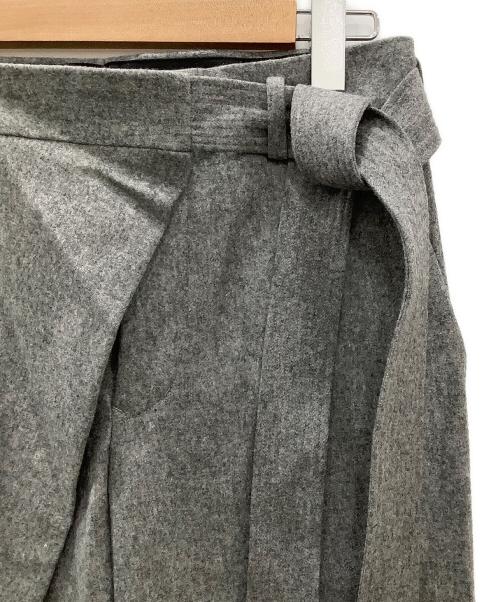 SOSHIOTSUKI（ソウシ オオツキ）SOSHIOTSUKI (ソウシ オオツキ) SOSHIOTSUKI　WRAP KNOT STRAIGHT TROUSERS グレー サイズ:44の古着・服飾アイテム