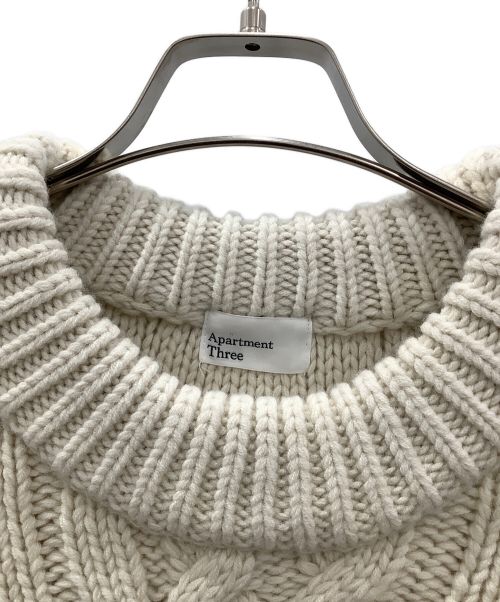 apartment Three（アパートメントスリー）apartment Three (アパートメントスリー) Apartment Three Chunky Cable-Knit Sweater アイボリー サイズ:Sの古着・服飾アイテム