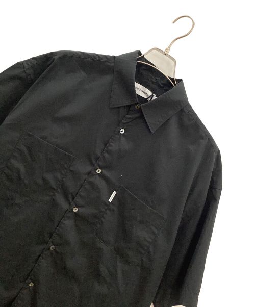 COOTIE PRODUCTIONS（クーティープロダクツ）COOTIE PRODUCTIONS (クーティープロダクツ) COOTIE PRODUCTIONS　120/2 Supima Broad S/S Shirt ブラック サイズ:Mサイズ 未使用品の古着・服飾アイテム