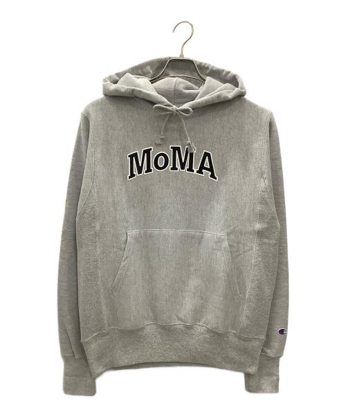 Champion REVERSE WEAVE（チャンピオン リバース ウィーブ）Champion REVERSE WEAVE (チャンピオン リバース ウィーブ) MoMA (モマ) パーカーChampion REVERSE WEAVE × MoMA ライトグレー ライトグレー サイズ:SIZE Sの古着・服飾アイテム