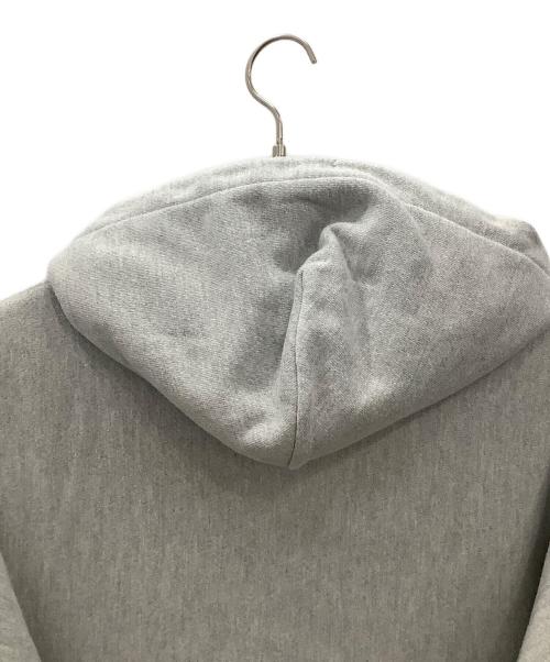 Champion REVERSE WEAVE（チャンピオン リバース ウィーブ）Champion REVERSE WEAVE (チャンピオン リバース ウィーブ) MoMA (モマ) パーカーChampion REVERSE WEAVE × MoMA ライトグレー ライトグレー サイズ:SIZE Sの古着・服飾アイテム