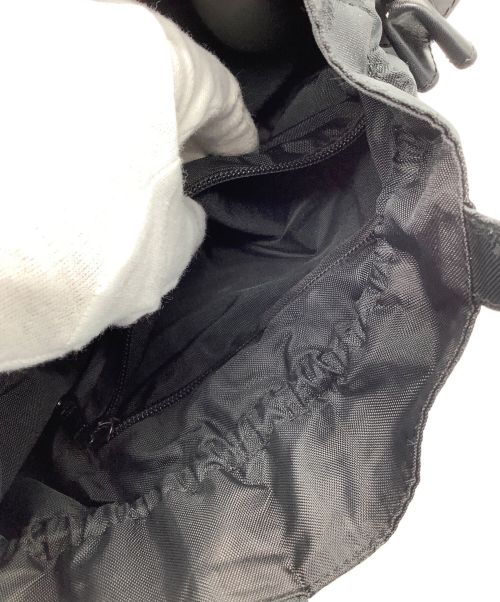 MCM（エムシーエム）MCM (エムシーエム) ハンドポーチ ブラックの古着・服飾アイテム