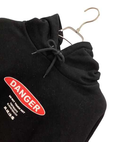 TIGHTBOOTH PRODUCTION（タイトブースプロダクション）TIGHTBOOTH PRODUCTION (タイトブースプロダクション) BlackEyePatch (ブラックアイパッチ) 取り扱い注意パーカー ブラック サイズ:Mの古着・服飾アイテム