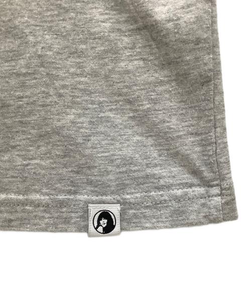 Hysteric Glamour（ヒステリックグラマー）Hysteric Glamour (ヒステリックグラマー) VネックカットソーHysteric Glamourグレー グレー サイズ:SIZE Lの古着・服飾アイテム