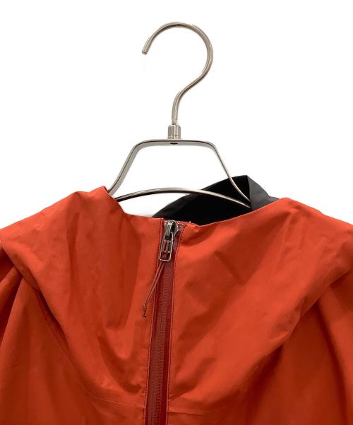 ARC'TERYX（アークテリクス）ARC'TERYX (アークテリクス) マウンテンパーカーARC'TERYXレッドGORE-TEX レッド サイズ:SIZE Mの古着・服飾アイテム