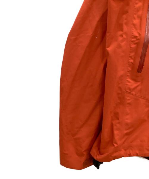 ARC'TERYX（アークテリクス）ARC'TERYX (アークテリクス) マウンテンパーカーARC'TERYXレッドGORE-TEX レッド サイズ:SIZE Mの古着・服飾アイテム