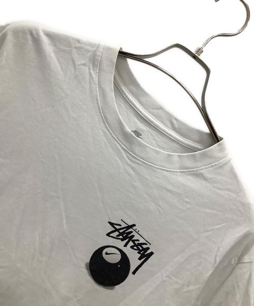 NIKE（ナイキ）NIKE (ナイキ) stussy (ステューシー) NRG FL SS 8 Ball T-Shirt ホワイト サイズ:Mの古着・服飾アイテム