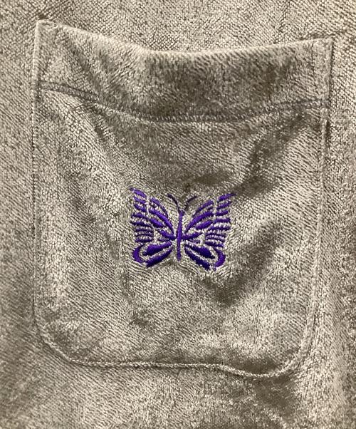 Needles（ニードルズ）Needles (ニードルズ) PAPILLON EMB POCKET TEE R/PE VELOUR ベージュ サイズ:Mの古着・服飾アイテム