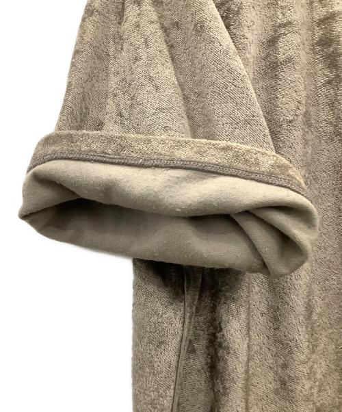 Needles（ニードルズ）Needles (ニードルズ) PAPILLON EMB POCKET TEE R/PE VELOUR ベージュ サイズ:Mの古着・服飾アイテム