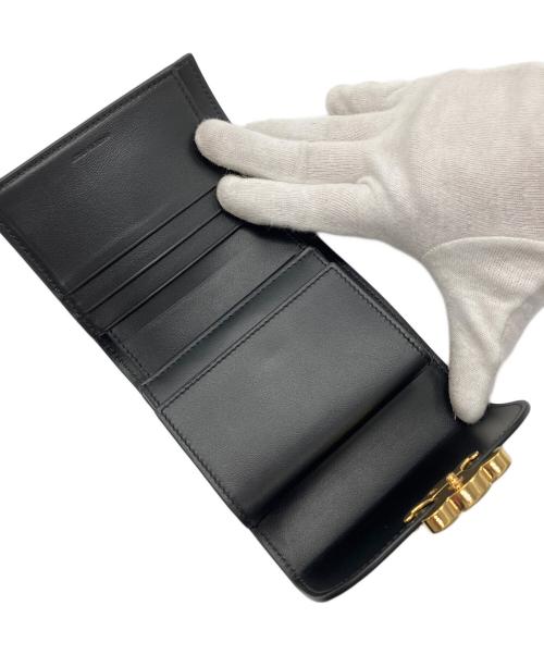 CELINE（セリーヌ）CELINE (セリーヌ) トリオンフ スモールフラップウォレット ブラックの古着・服飾アイテム