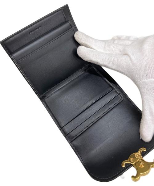 CELINE（セリーヌ）CELINE (セリーヌ) トリオンフ スモールフラップウォレット ブラックの古着・服飾アイテム