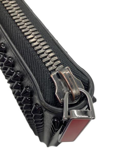 Christian Louboutin（クリスチャン・ルブタン）Christian Louboutin (クリスチャン・ルブタン) 長財布　Christian Louboutin　ラウンドファスナー　ブラック　スタッズ欠品有 ブラックの古着・服飾アイテム